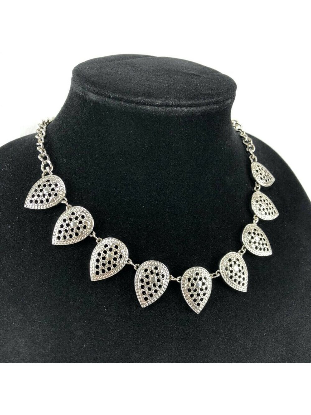 Vera Wang Necklace Silver-tone